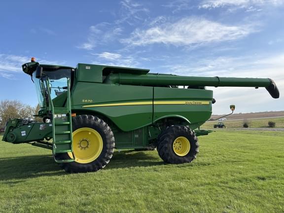 Image of John Deere S670 equipment image 1
