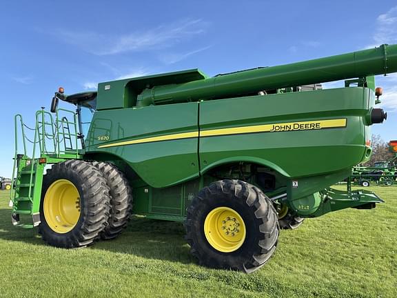 Image of John Deere S670 equipment image 4