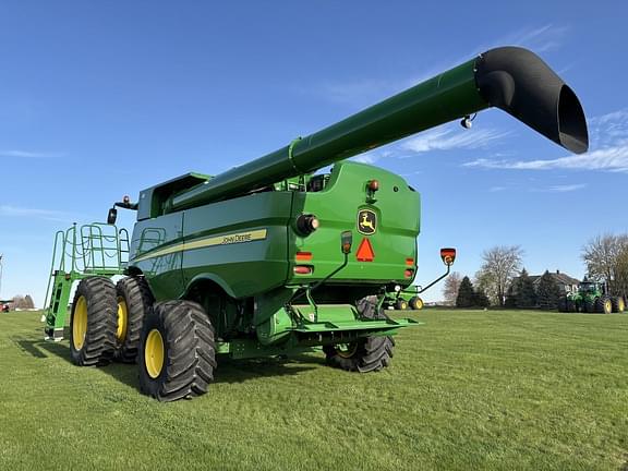 Image of John Deere S670 equipment image 3