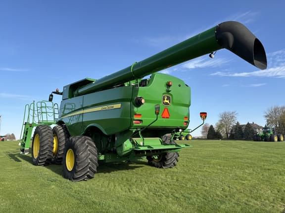 Image of John Deere S670 equipment image 4