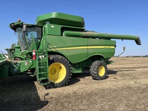 2013 John Deere S670 Image