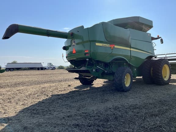 Image of John Deere S670 equipment image 1