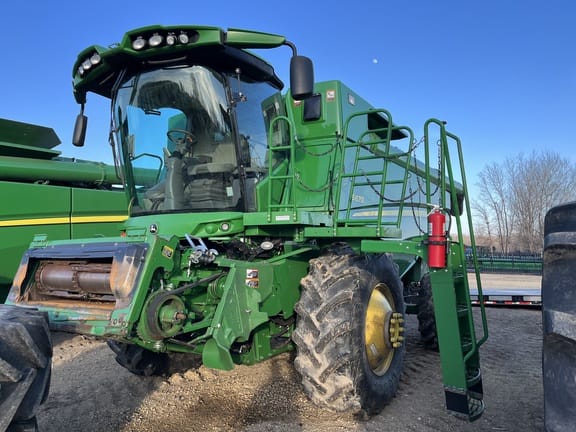 Main image John Deere S670