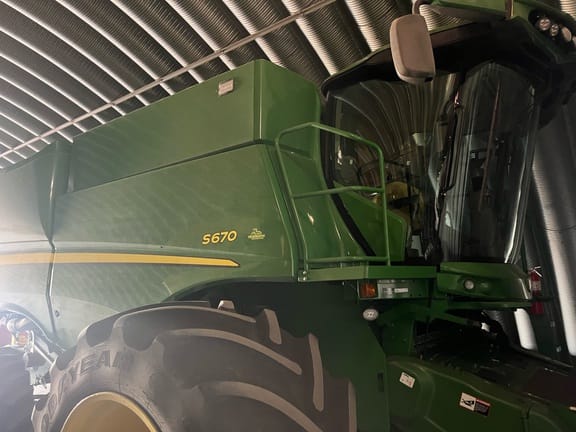 Main image John Deere S670