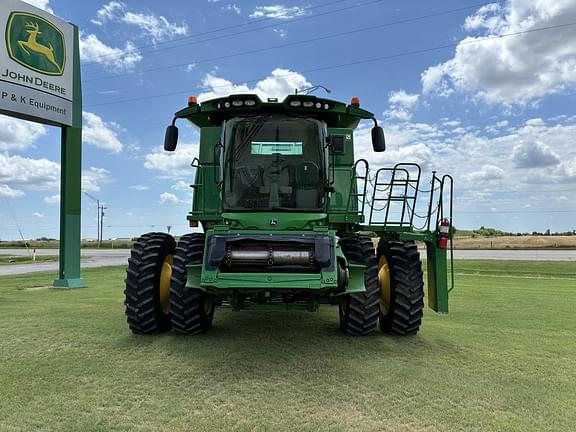 Image of John Deere S670 equipment image 1
