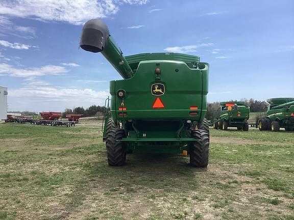 Image of John Deere S670 equipment image 4