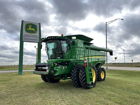 Main image John Deere S670