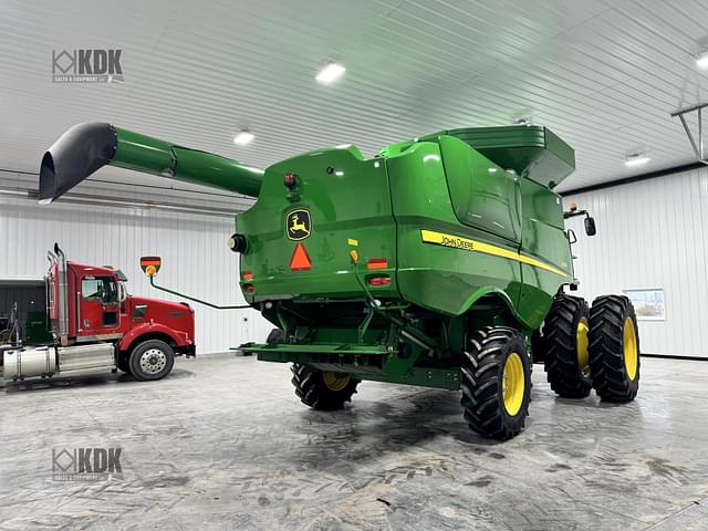 Image of John Deere S670 equipment image 4