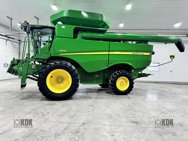 Image of John Deere S670 equipment image 1