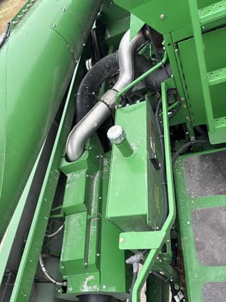 Image of John Deere S670 equipment image 3