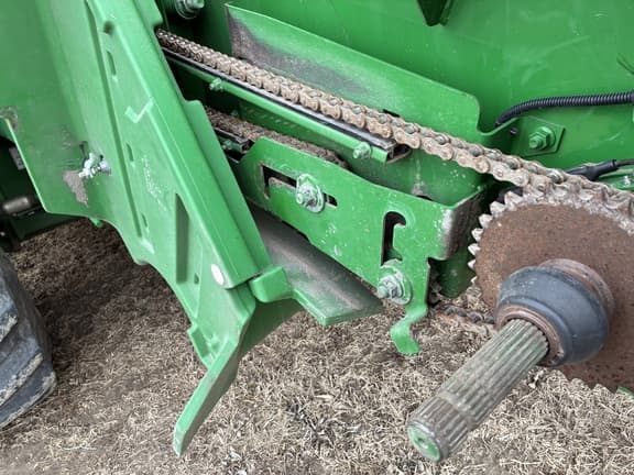 Image of John Deere S670 equipment image 4