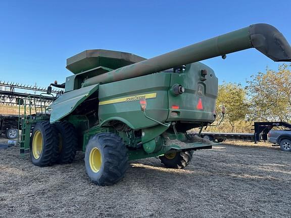 Image of John Deere S670 equipment image 2