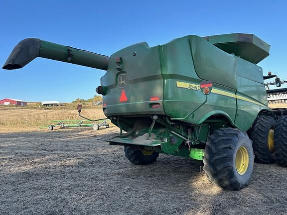 Image of John Deere S670 equipment image 3
