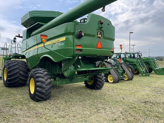 Image of John Deere S670 equipment image 1