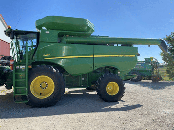 Main image John Deere S670