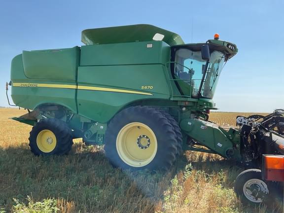 Image of John Deere S670 equipment image 1