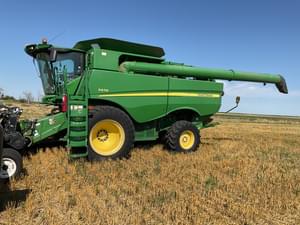 2013 John Deere S670 Image