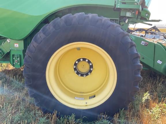 Image of John Deere S670 equipment image 4