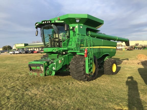 Main image John Deere S670