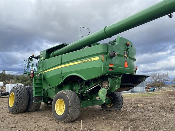 Image of John Deere S680 equipment image 1