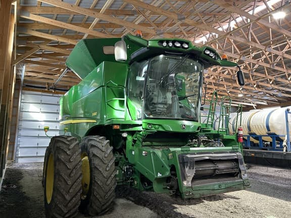 Image of John Deere S680 equipment image 1
