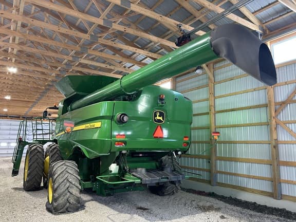 Image of John Deere S680 equipment image 1