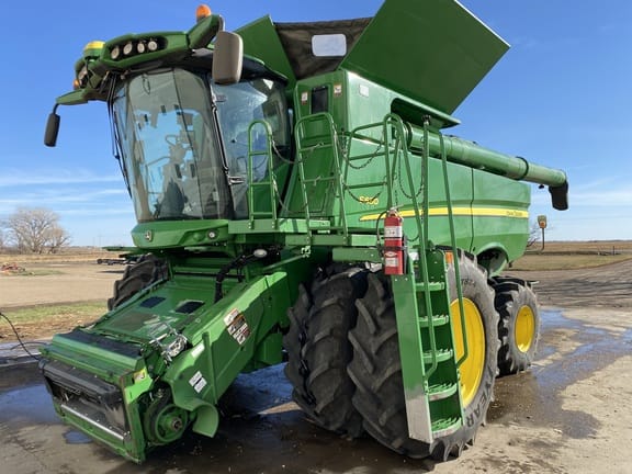 Main image John Deere S680