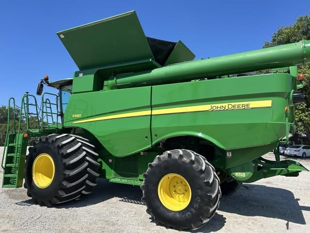 Image of John Deere S680 equipment image 4