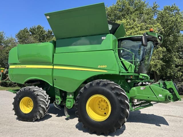 Image of John Deere S680 equipment image 1