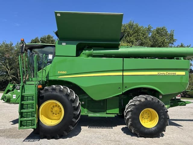 Image of John Deere S680 equipment image 2