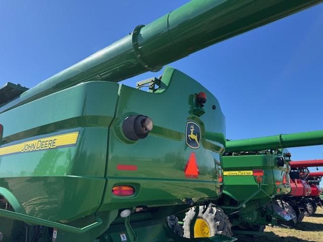 Image of John Deere S680 equipment image 2