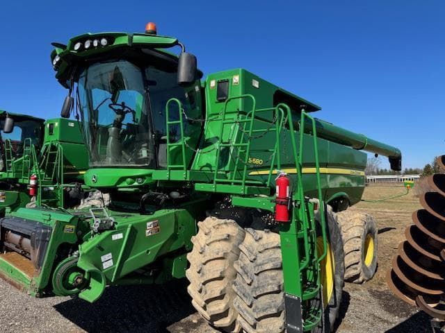 Image of John Deere S680 equipment image 1