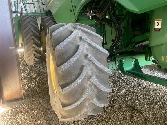Image of John Deere S680 equipment image 2