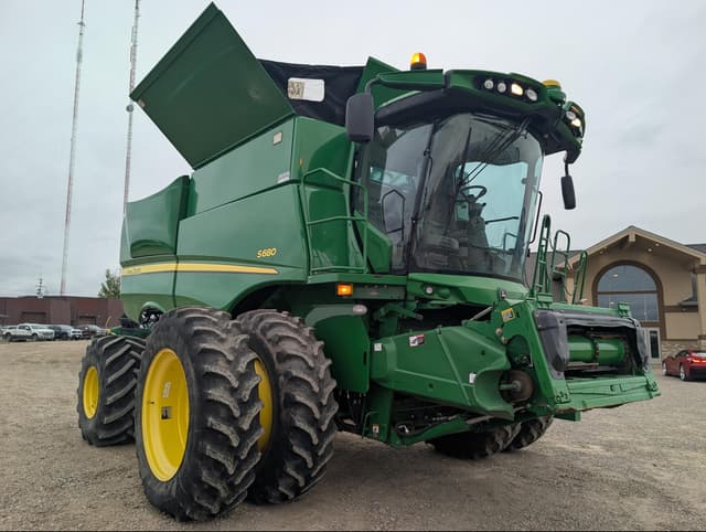 Image of John Deere S680 equipment image 2