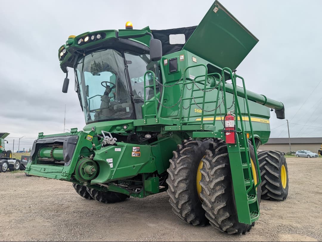 Image of John Deere S680 Primary image