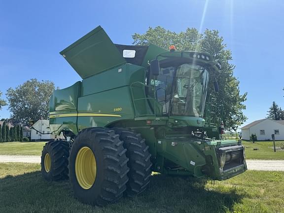 Image of John Deere S680 equipment image 1