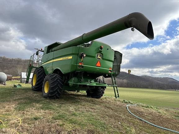 Image of John Deere S680 equipment image 1