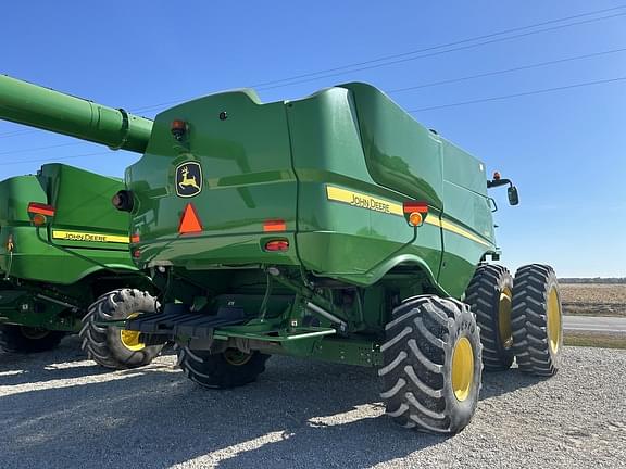 Image of John Deere S680 equipment image 1