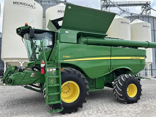 Image of John Deere S680 equipment image 1