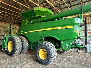 2013 John Deere S680 Equipment Image0