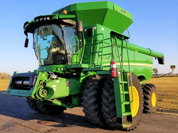 Main image John Deere S680
