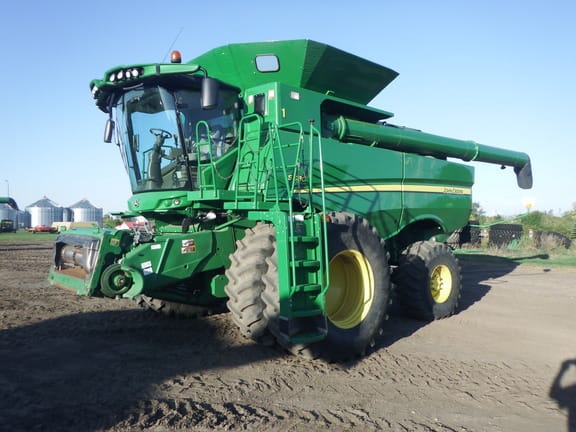 Main image John Deere S680
