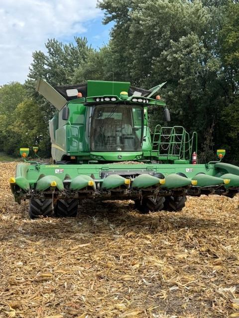 Image of John Deere S680 equipment image 2
