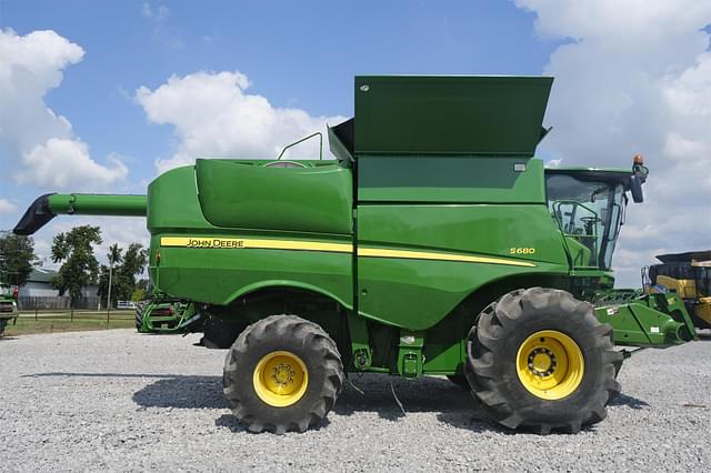 Image of John Deere S680 equipment image 1