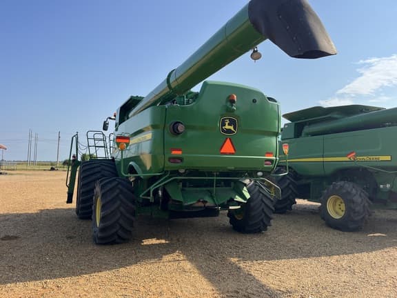 Image of John Deere S680 equipment image 4
