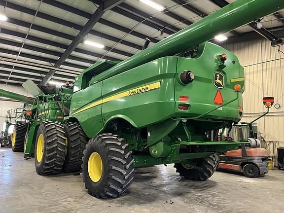 Image of John Deere S680 equipment image 4