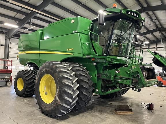 Image of John Deere S680 equipment image 1