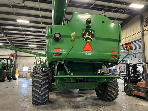 Image of John Deere S680 equipment image 2
