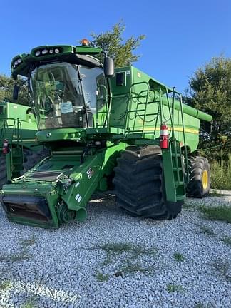 Image of John Deere S680 equipment image 1