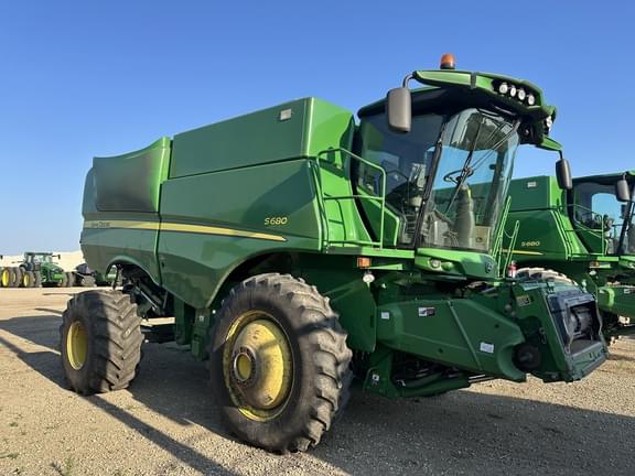 Image of John Deere S680 equipment image 1